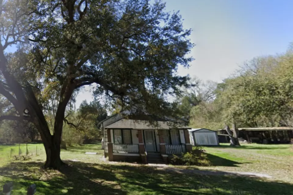 Google Street view of small one-story wooden house in Sandridge, South Carolina